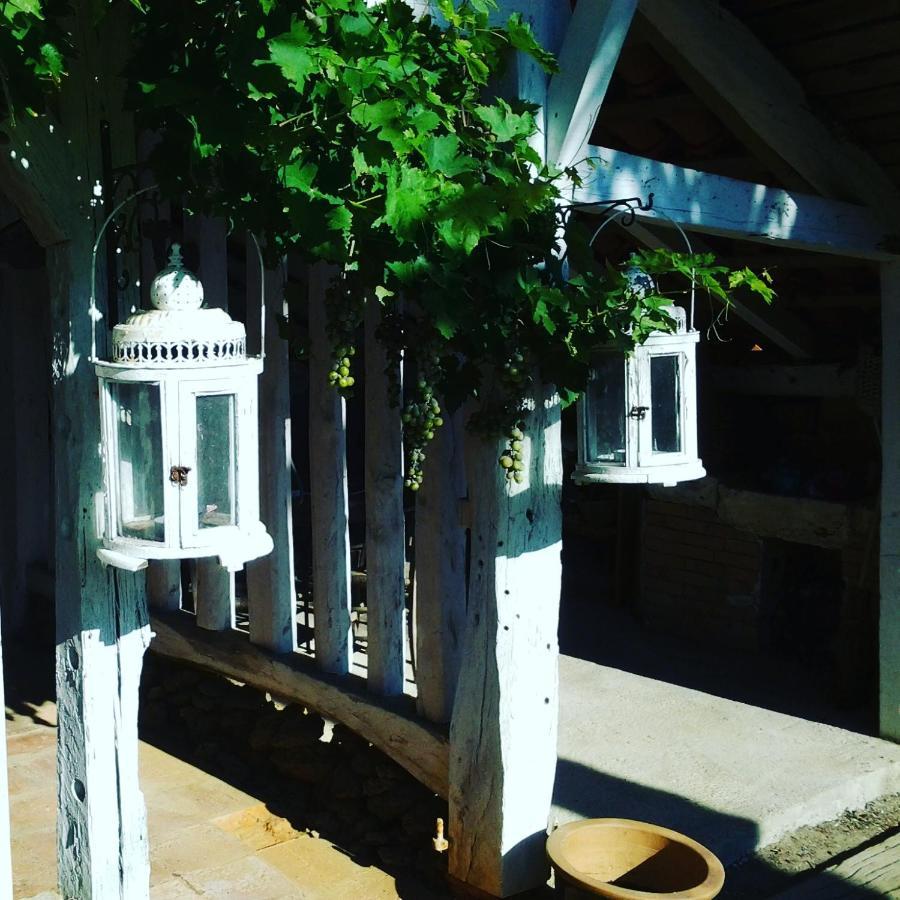 Les Hotes Des Guillemets Laglorieuse Exterior foto